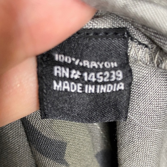 Style Envy Camo Quarter Sleeve Button Up Blouse - Picture 6 of 8